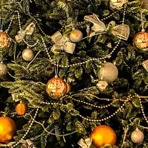 Cours de danse Paris – Description de l’enchaînement de la semaine du 08 au 14 décembre 2025: L’enchaînement de Noël – 1ère et 2ème parties (en 2 versions) Cours de danse Paris – Description de l’enchaînement de la semaine du 08 au 14 décembre 2025: L’enchaînement de Noël – 1ère et 2ème parties (en 2 versions)