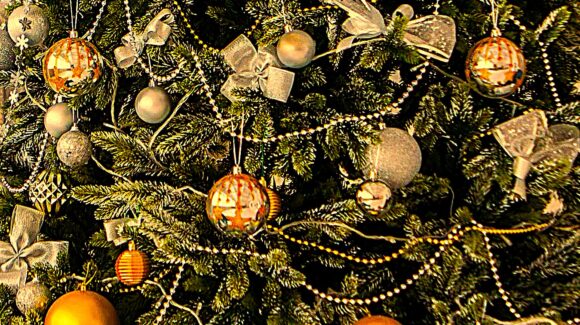 Cours de danse Paris – Description de l’enchaînement de la semaine du 08 au 14 décembre 2025: L’enchaînement de Noël – 1ère et 2ème parties (en 2 versions) Cours de danse Paris – Description de l’enchaînement de la semaine du 08 au 14 décembre 2025: L’enchaînement de Noël – 1ère et 2ème parties (en 2 versions)