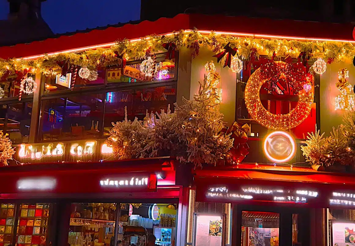 Cours de rock 4 temps – Cours de rock 6 temps – Description de l’enchaînement de la semaine du 15 au 21 décembre 2025: L’enchaînement de Noël – 1ère, 2ème et 3ème parties (en 2 versions) Cours de rock 4 temps – Cours de rock 6 temps – Description de l’enchaînement de la semaine du 15 au 21 décembre 2025: L’enchaînement de Noël – 1ère, 2ème et 3ème parties (en 2 versions)